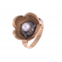 92-FLORAL RING WITH PEARL.