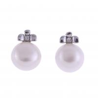 124-YOU AND ME EARRINGS WITH DIAMOND AND PEARL.