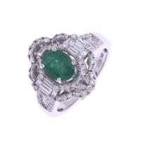 40-LARGE RING WITH EMERALD AND DIAMONDS.