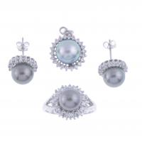 25905-SET OF RING, EARRINGS AND PENDANT WITH TAHITI PEARL.