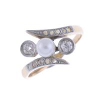 80-RING WITH DIAMONDS AND PEARL, EARLY 20TH CENTURY.