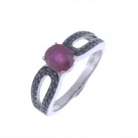 79-RING WITH RUBY AND BLACK SPINELS.