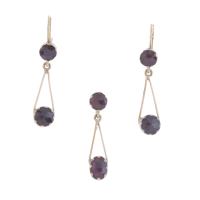 130-SET OF LONG EARRINGS AND PENDANT WITH GARNET.