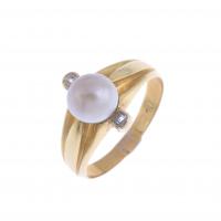 34-RING WITH PEARL AND TWO DIAMONDS, 1930'S.