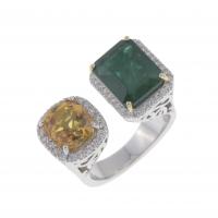 46-YELLOW SAPPHIRE AND EMERALD RING.