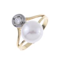 53-RING WITH PEARL AND DIAMOND.