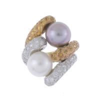 32-BICOLOUR RING WITH DIAMONDS PAVÉ AND TWO PEARLS.