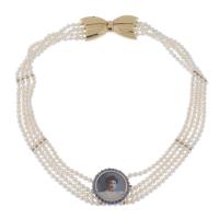 184-PEARLS NECKLACE WITH CENTRAL MEDALLION