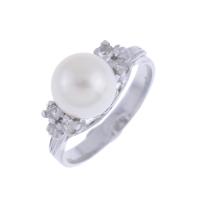 122-EARLY 20TH CENTURY RING WITH PEARL AND DIAMONDS