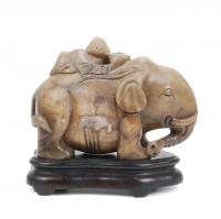 591-ESCUELA CHINA, FIN. SIGLO XIX. Elefante con jinete.