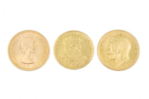 TRES MONEDAS EN ORO.