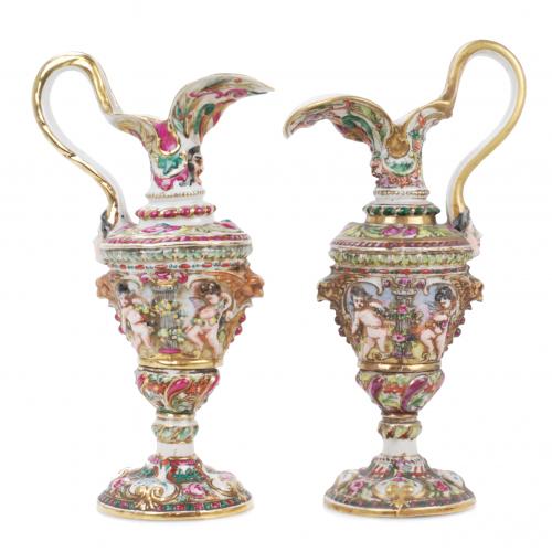 PAREJA DE JARRAS TIPO CAPODIMONTE, SIGLO XX.