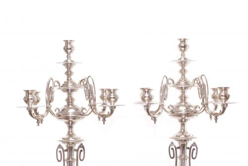 PAREJA DE CANDELABROS ESPAÑOLES, MEDIADOS SIGLO XX