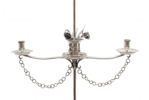 PAREJA DE CANDELABROS EN PLATA, SIGLO XX