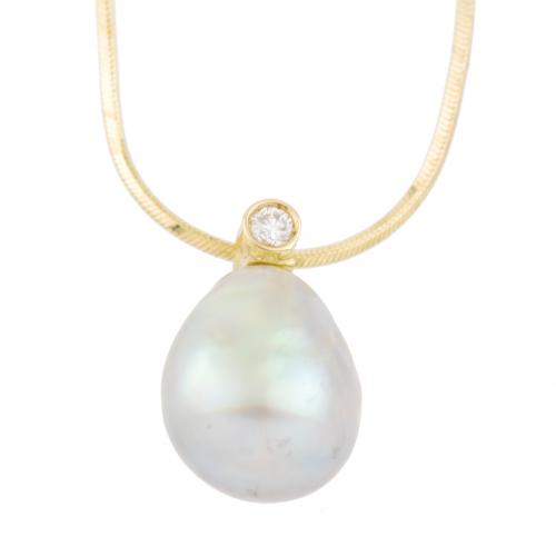 NECKLACE WITH BAROQUE PEARL AND DIAMOND.