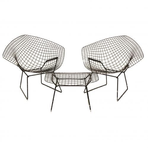 HARRY BERTOIA (1915-1978) Pareja de sillas "Diamond" y otomana, mediados siglo XX.