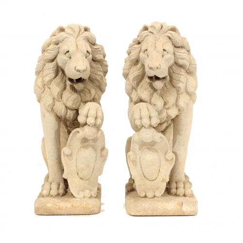COUPLE OF LIONS, 20TH CENTURY.