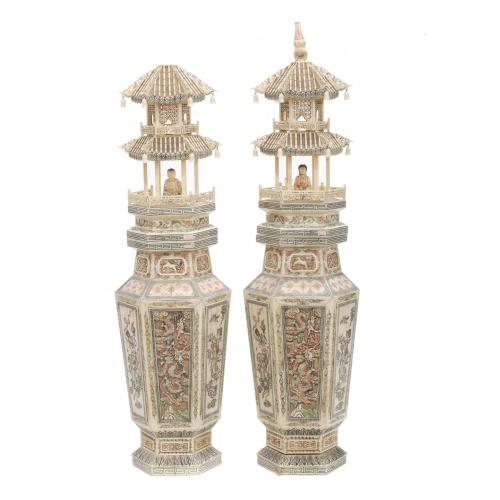 PAIR OF CHINESE PAGODA VASES. SECOND HALF C20th.