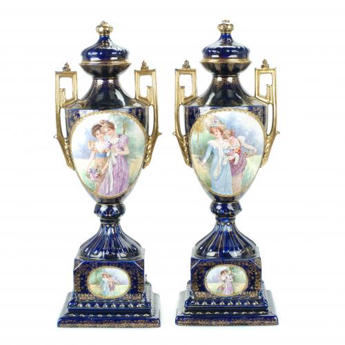 PAIR OF FRENCH “BLEU DU ROI” VASES, SÈVRES STYLE, EARLY 20TH CENTURY. 
