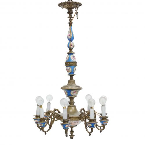En broncedorado y porcelana esmaltada con decoración floral.Sin tulipas.9 luces.80 cms alt. y 47 cms diám.