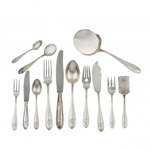 SPANISH SILVER CUTLERY, TEN PLACE SETTING, MID 20TH CENTURY.