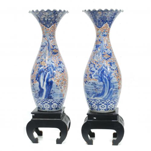 PAREJA DE JARRONES JAPONESES EN PORCELANA DE ARITA, PRINCIP
