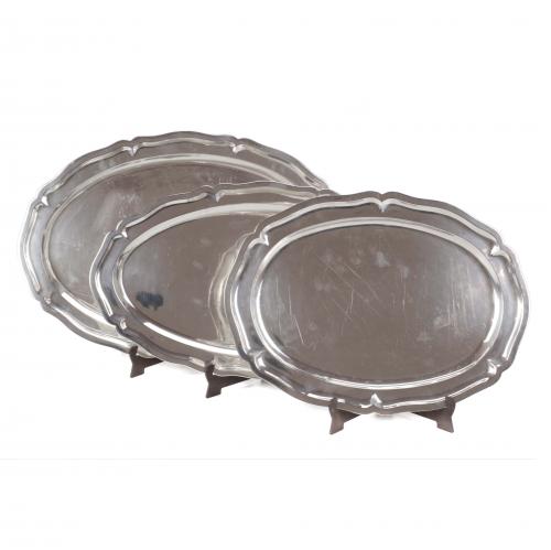 THREE OVAL MEXICAN SILVER TRAYS. 