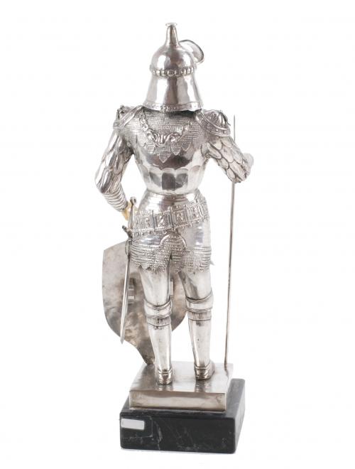 KNIGHT FIGURE, SILVER, 20TH CENTURY. 