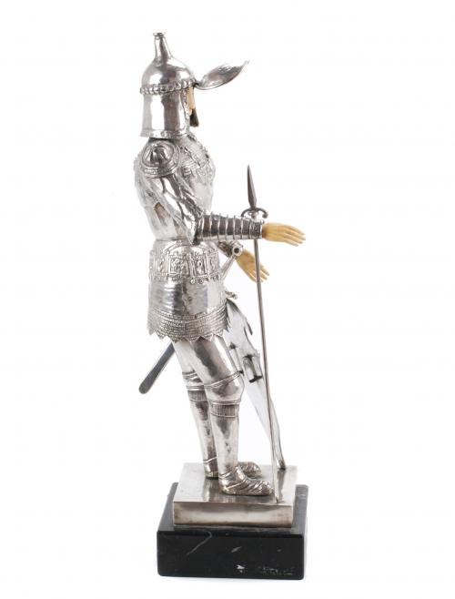 KNIGHT FIGURE, SILVER, 20TH CENTURY. 