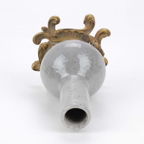 JARRÓN CHINO EN PORCELANA CELADÓN CRAQUELADA, SIGLO XX