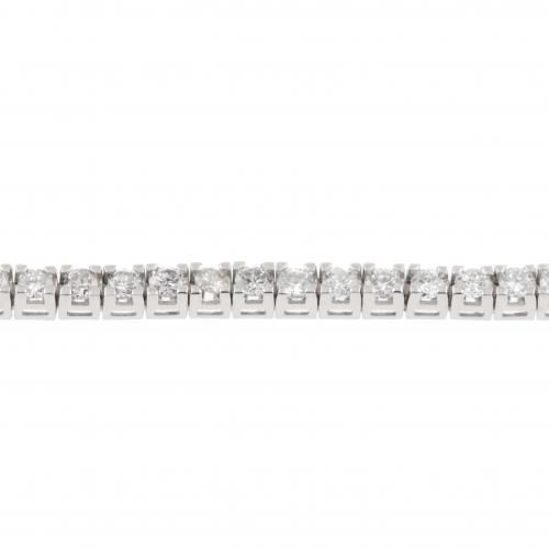 White gold with brilliant-cut diamonds of approx. 2,46 ct.18,5 cm.7,5 gr.