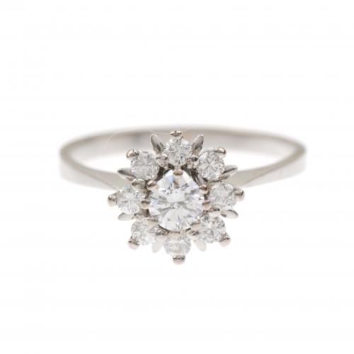 White gold set with brilliant-cut diamonds of an aprox. weight of 0,57 ct.Ring size 18,5 mm.4,1 gr.