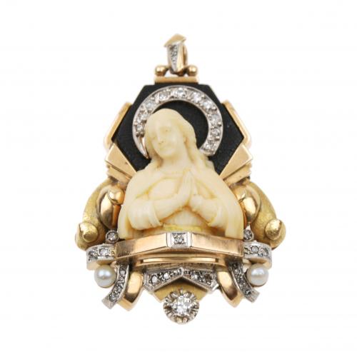Gold fringe; image of praying Virgin in white gold, antique brilliant-cut diamonds, onix and ivory imitation. 4,5x3 cm.17,3 gr.