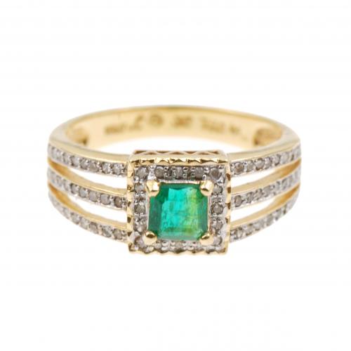 DIAMOND AND EMERALD RING