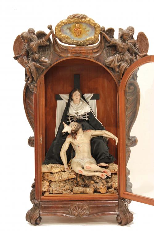 CAPILLA MODERNISTA CON IMAGEN DE LA PIEDAD.