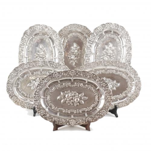 Oval trays embossed with floral decoration. 37 x 26 cm.1912 gr.Some hallmarked.Small dents. 
