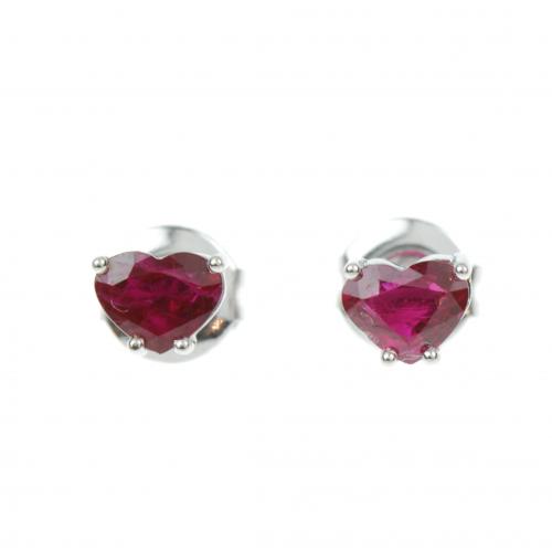 White gold with heart-cut rubys of an aprox. weight of 2,27 ct.Friction post.