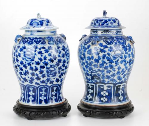 19TH CENTURY CHINESE SCHOOL PAREJA DE JARRONES.