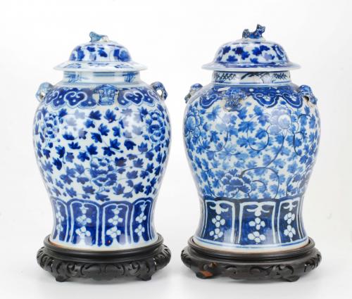 19TH CENTURY CHINESE SCHOOL PAREJA DE JARRONES.