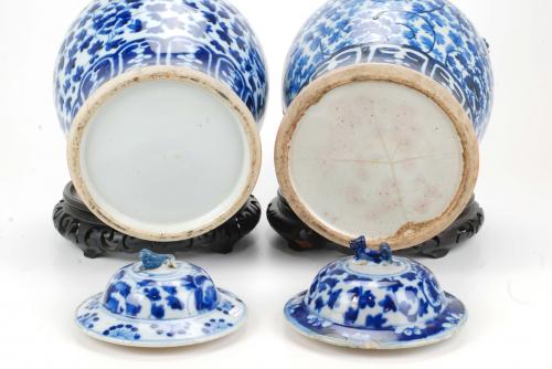 19TH CENTURY CHINESE SCHOOL PAREJA DE JARRONES.