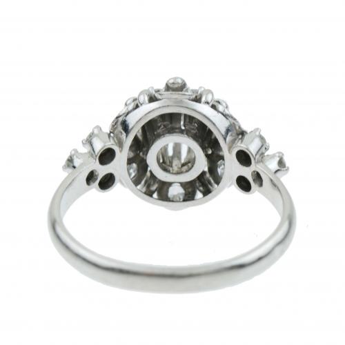 RING WITH DIAMONDS.