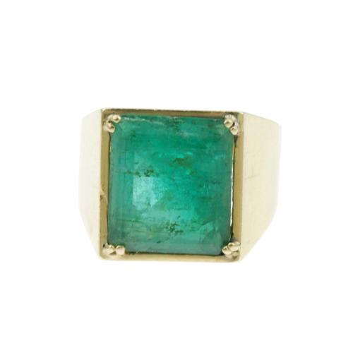 RING WITH EMERALD.