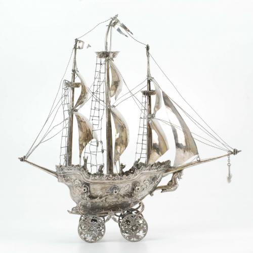 MAQUETA DE BARCO EN PLATA ESPAÑOLA.