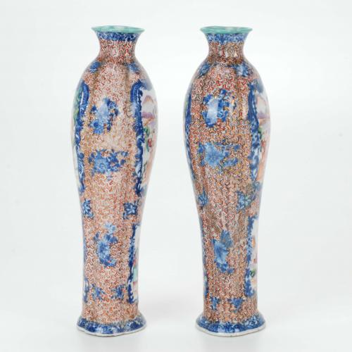 18TH CENTURY QIANLONG CHINESE SCHOOL. PAREJA DE JARRONES.