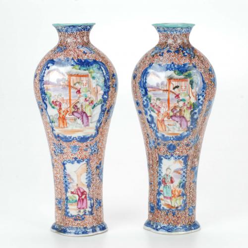 18TH CENTURY QIANLONG CHINESE SCHOOL. PAREJA DE JARRONES.