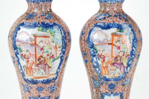 18TH CENTURY QIANLONG CHINESE SCHOOL. PAREJA DE JARRONES.