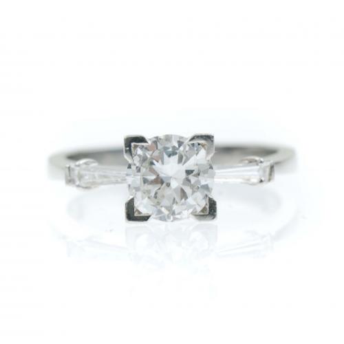 SOLITAIRE DIAMOND RING.