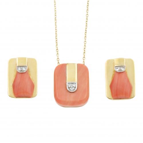 CONJUNTO DE PENDIENTES Y COLGANTE.