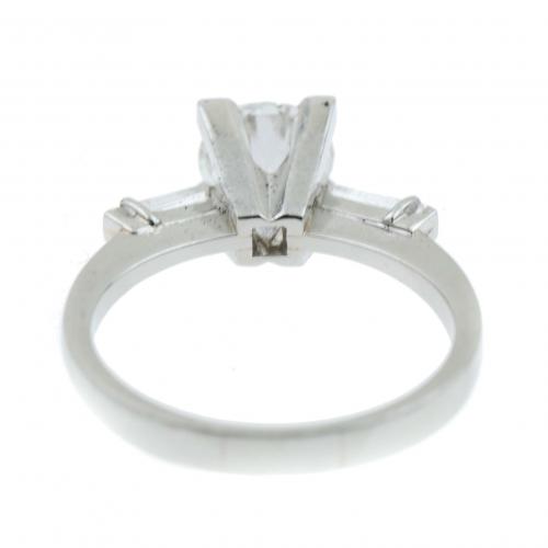 SOLITAIRE DIAMOND RING.