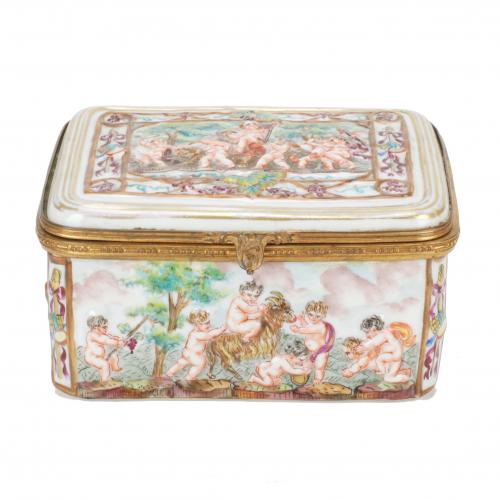 CAPODIMONTE&#39;S JEWELLERY BOX, 19TH CENTURY. 